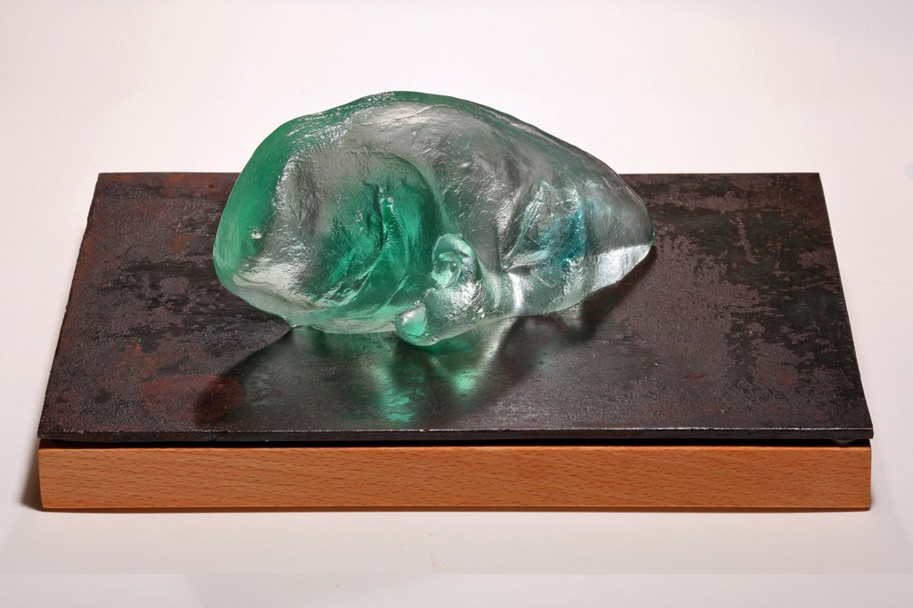 le Bouddha Endormi  - 2010 - 9,6 x 20,3 x 5,3 cm (avec socle bois & métal : 23 x 32 x 3,5 cm) | 5 kg Pâte de verre thermoformée